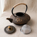 Théière en fonte japonaise 700 ml, motif fleur de cerisier doré