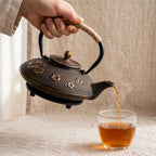 Théière en fonte japonaise 700 ml, motif fleur de cerisier doré